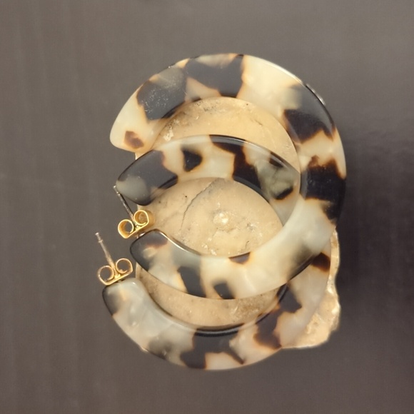 Madewell Jewelry - Madewell Acrylic White Tortoiseshell Hoops
